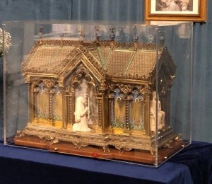 No Dia do Enfermo, Missa em São João de Latrão com relíquias de Santa Bernadete