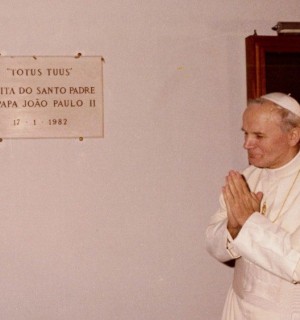 Um pedaço do Brasil em Roma, disse S. João Paulo II ao visitar o Pio Brasileiro em 1982